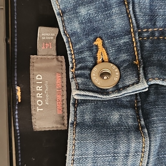 Torrid Bombshell High Rise Skinny Jeans | Curve Core Size 14T - Picture 3 of 6